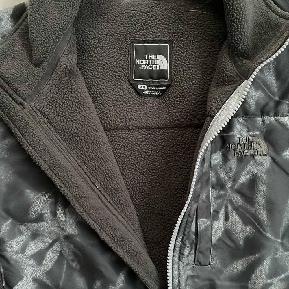 Northface Jacket Size Medium - image 3